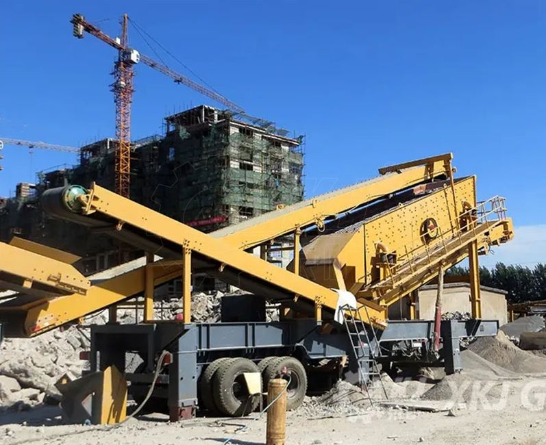 Mobile crawler crushing station