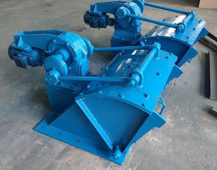 Swing feeder.jpg